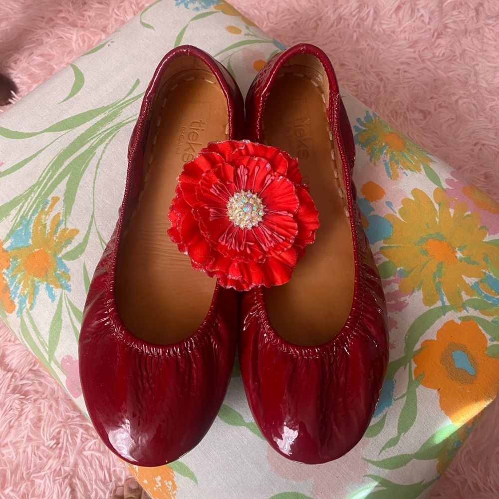 Riubybred tieks size 10 comes with flower